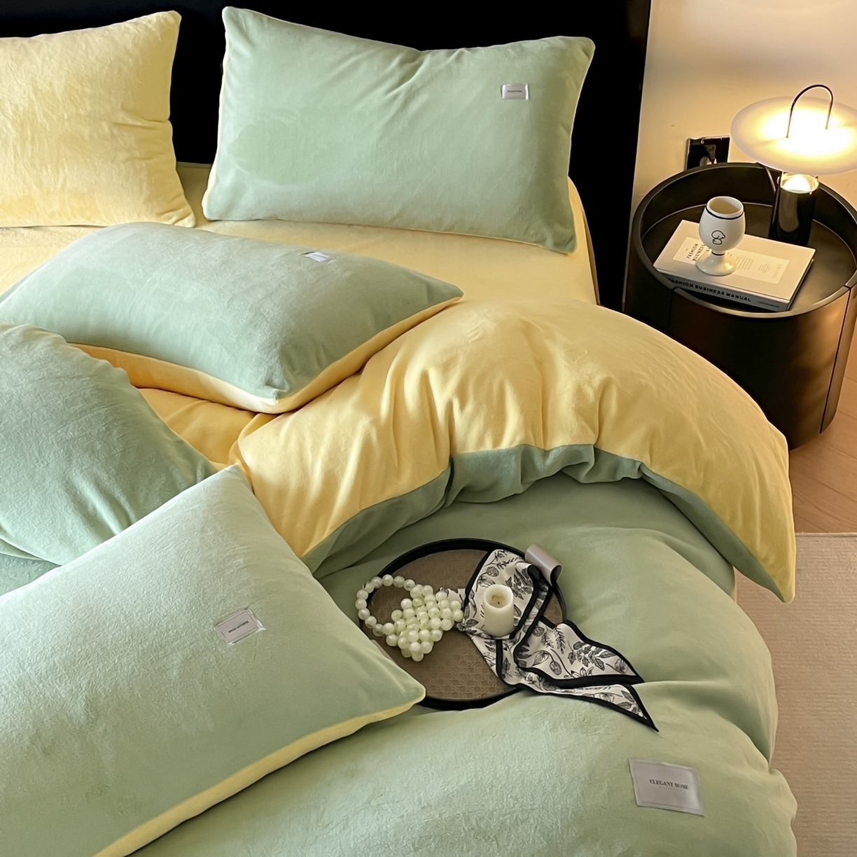 91家纺网 家纺一手货源 找家纺 ab家纺 2025新款纯色高克重牛奶绒双拼单被套 橄榄绿柠檬黄