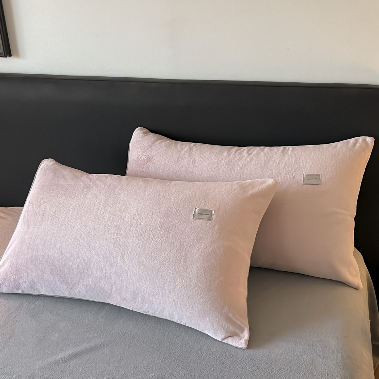 91家纺网 家纺一手货源 找家纺 ab家纺 2025新款纯色高克重牛奶绒双拼单被套 豆沙深灰