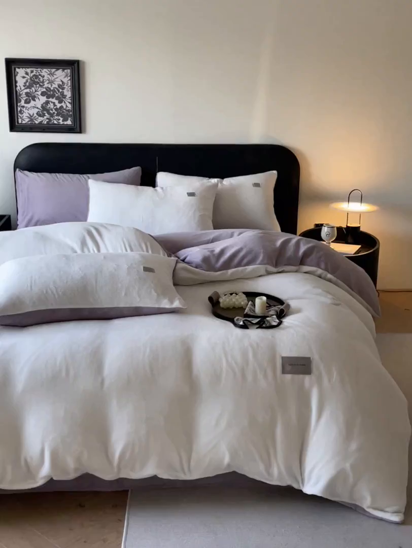 91家纺网 家纺一手货源 找家纺 ab家纺 2025新款纯色高克重牛奶绒双拼单被套 米月白香芋紫