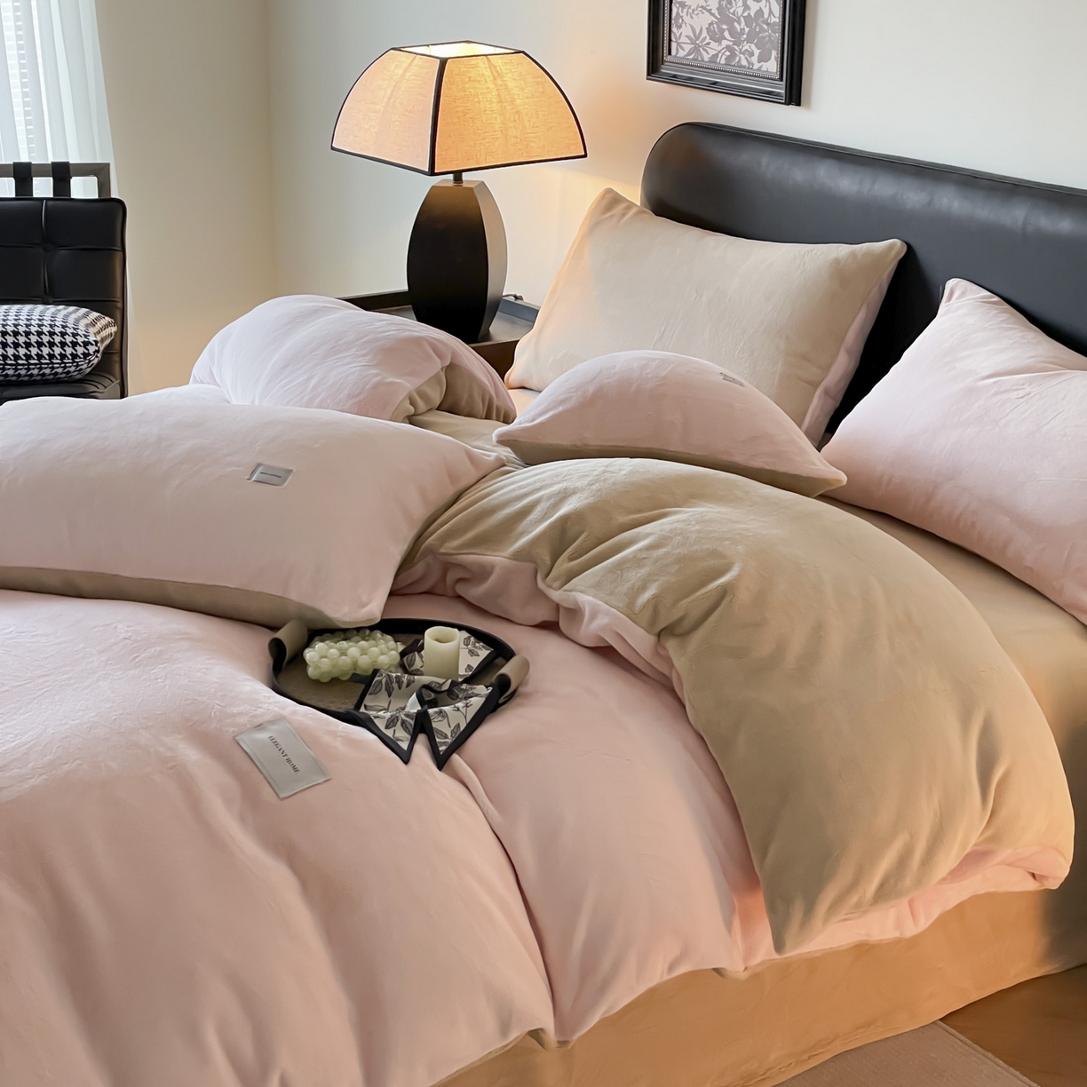 91家纺网 家纺一手货源 找家纺 ab家纺 2025新款纯色高克重牛奶绒双拼单被套 粉卡其