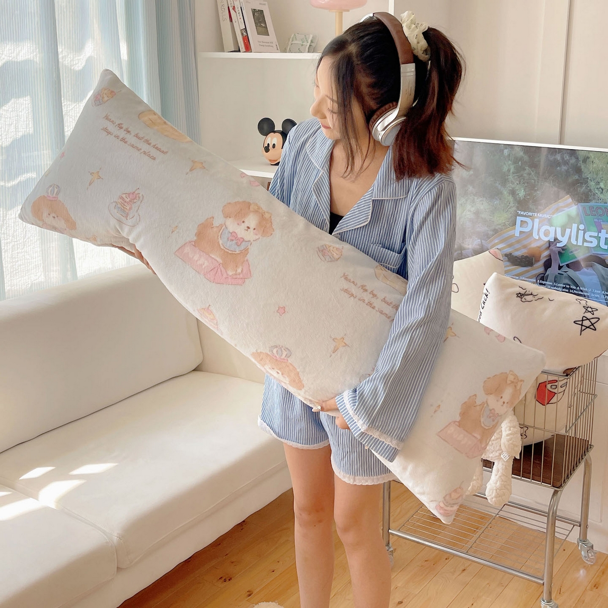 六巷胡同 2025新款INS博主可爱风A类200g牛奶绒长条大抱枕 抱枕-蛋糕奶油犬