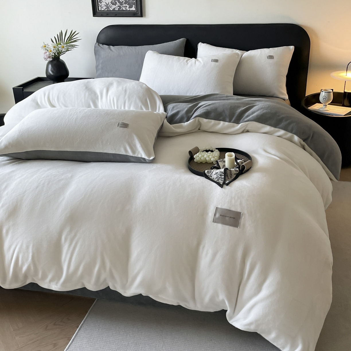 91家纺网 家纺一手货源 找家纺 ab家纺 2025新款纯色高克重牛奶绒双拼单被套 米月白深灰