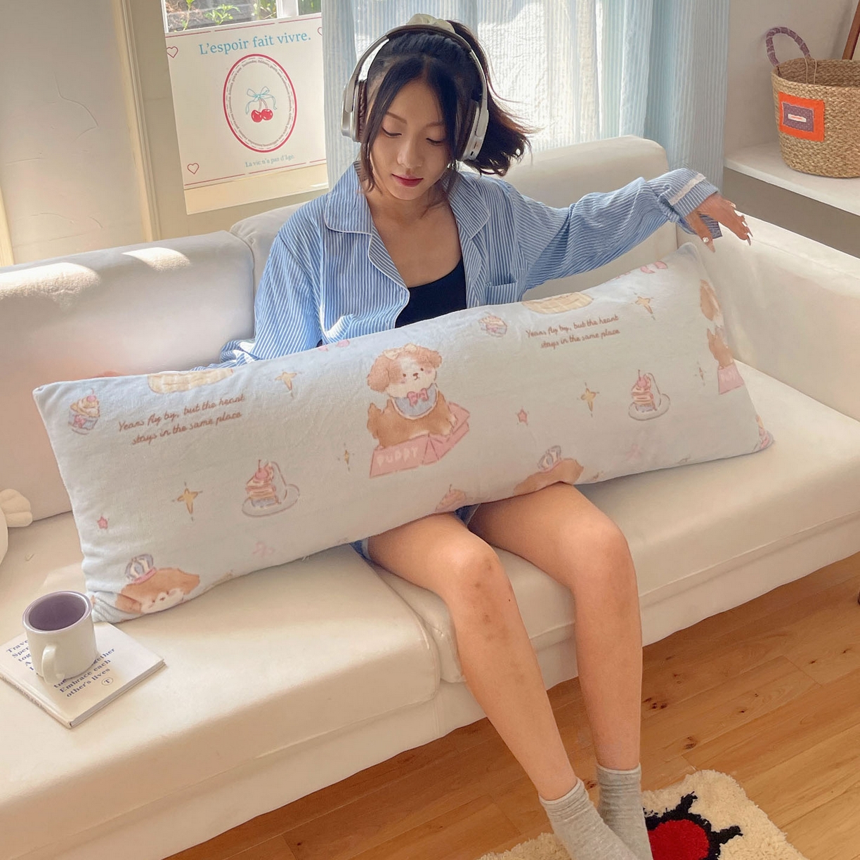 91家纺网 家纺一手货源 找家纺 六巷胡同 2025新款INS博主可爱风A类200g牛奶绒长条大抱枕 抱枕-蛋糕奶油犬