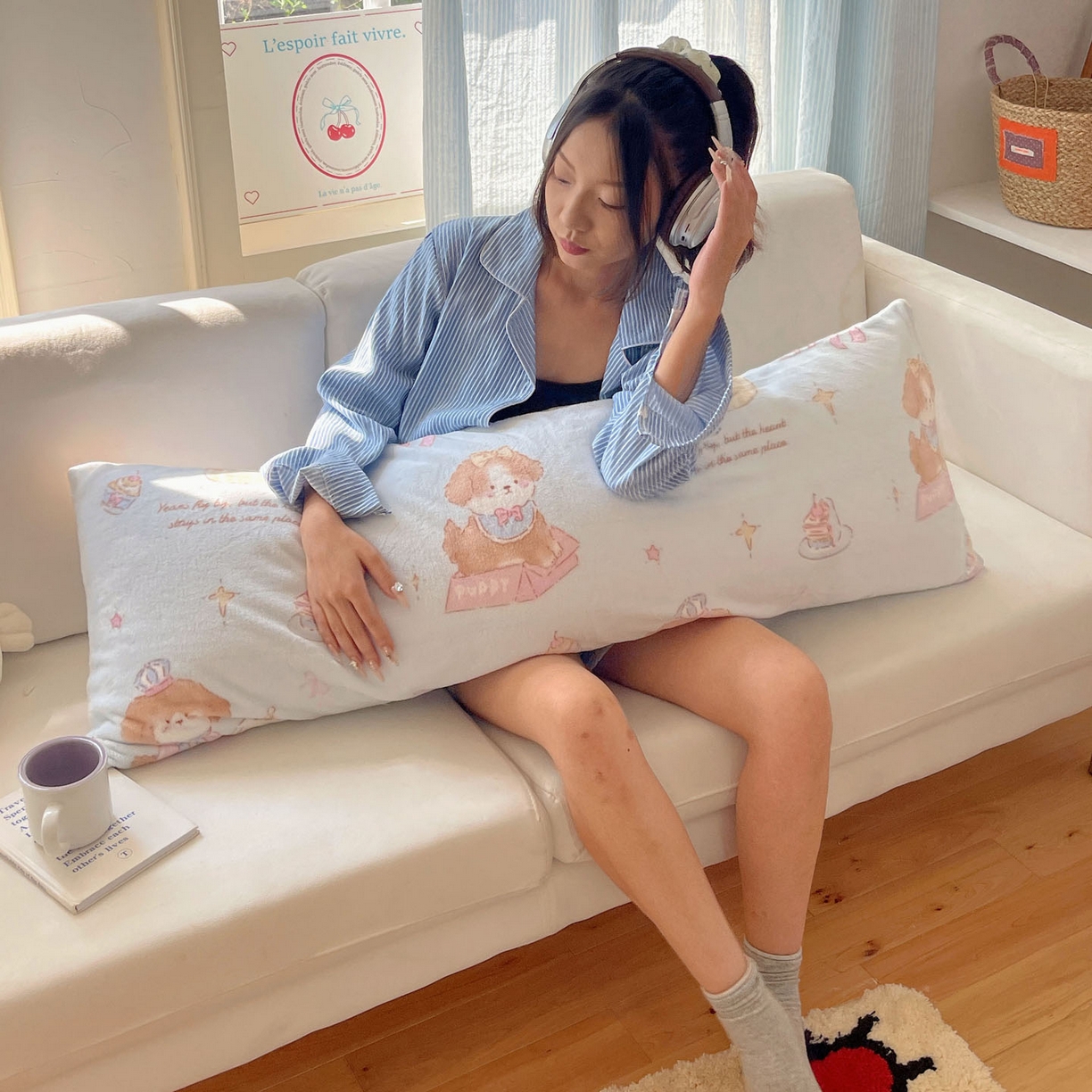 91家纺网 家纺一手货源 找家纺 六巷胡同 2025新款INS博主可爱风A类200g牛奶绒长条大抱枕 抱枕-蛋糕奶油犬