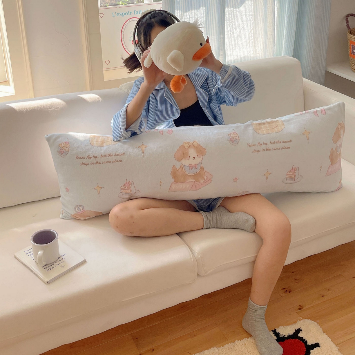 91家纺网 家纺一手货源 找家纺 六巷胡同 2025新款INS博主可爱风A类200g牛奶绒长条大抱枕 抱枕-蛋糕奶油犬