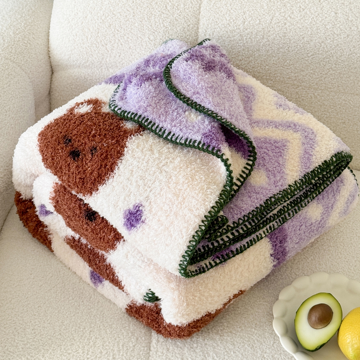 91家纺网 家纺一手货源 找家纺 舒隅家纺 2025新款A类卡通休闲半边绒三角针毛毯 森系萌宠-紫