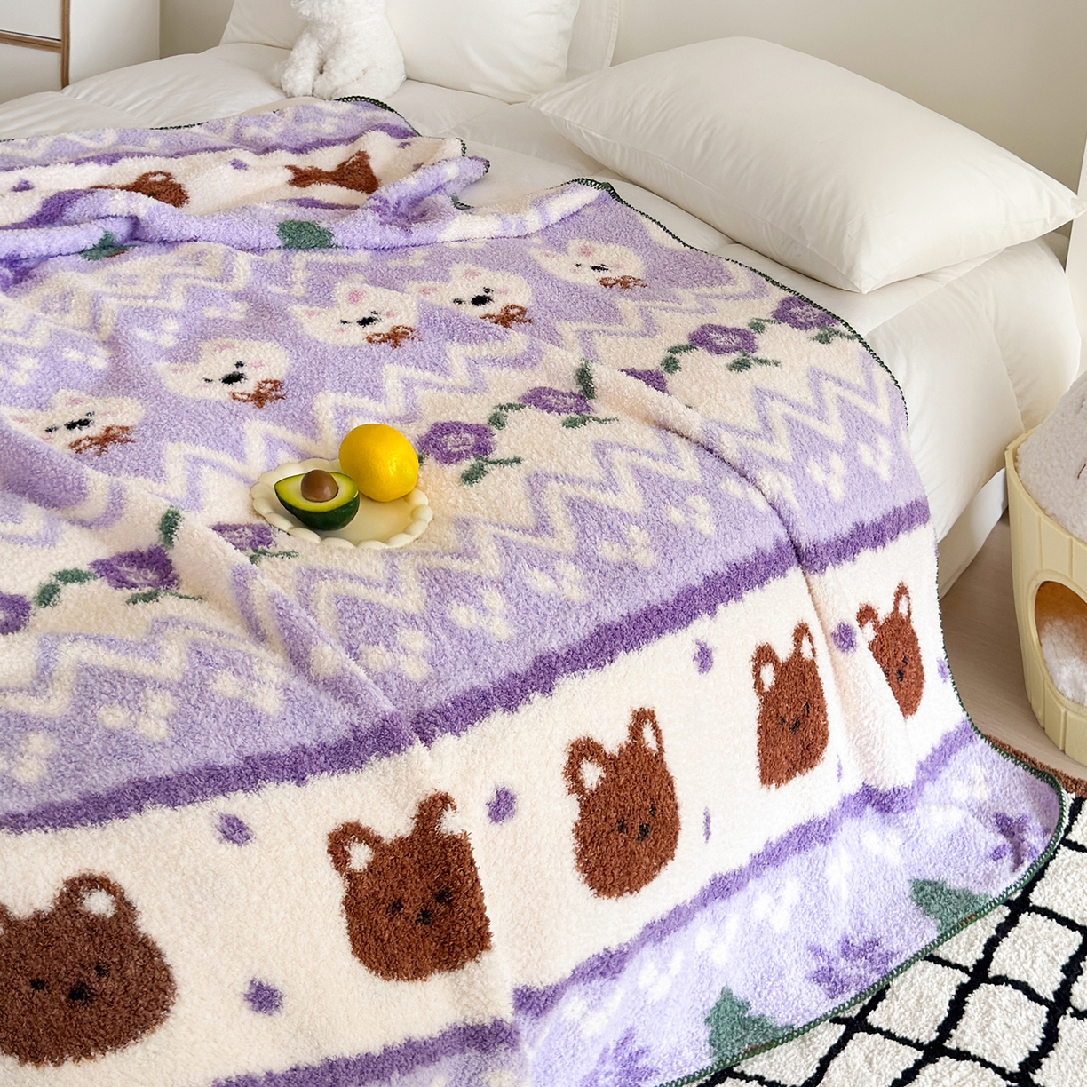 91家纺网 家纺一手货源 找家纺 舒隅家纺 2025新款A类卡通休闲半边绒三角针毛毯 森系萌宠-紫