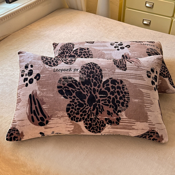 91家纺网 家纺一手货源 找家纺 九诺家纺 2025秋冬新款牛奶绒床单四件套【圆角吊边花边床单】 豹纹花语