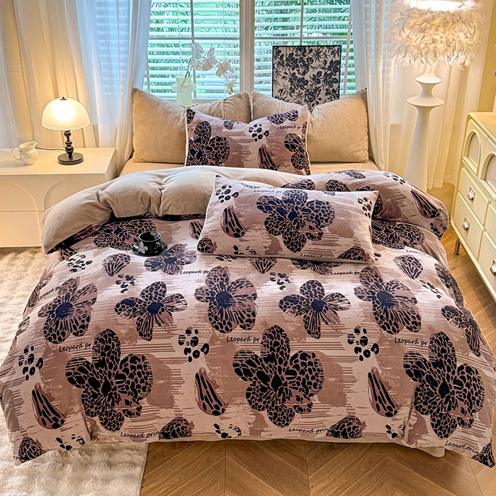91家纺网 家纺一手货源 找家纺 九诺家纺 2025秋冬新款牛奶绒床单四件套【圆角吊边花边床单】 豹纹花语