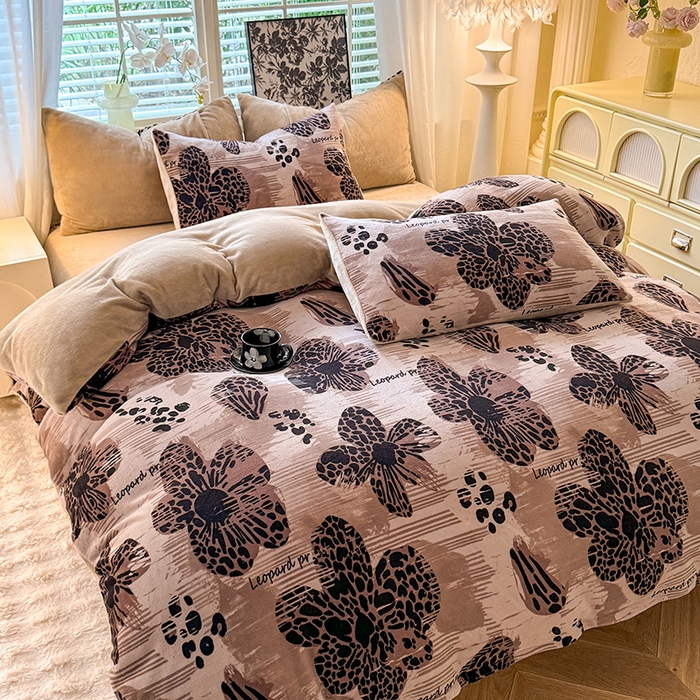 91家纺网 家纺一手货源 找家纺 九诺家纺 2025秋冬新款牛奶绒床单四件套【圆角吊边花边床单】 豹纹花语