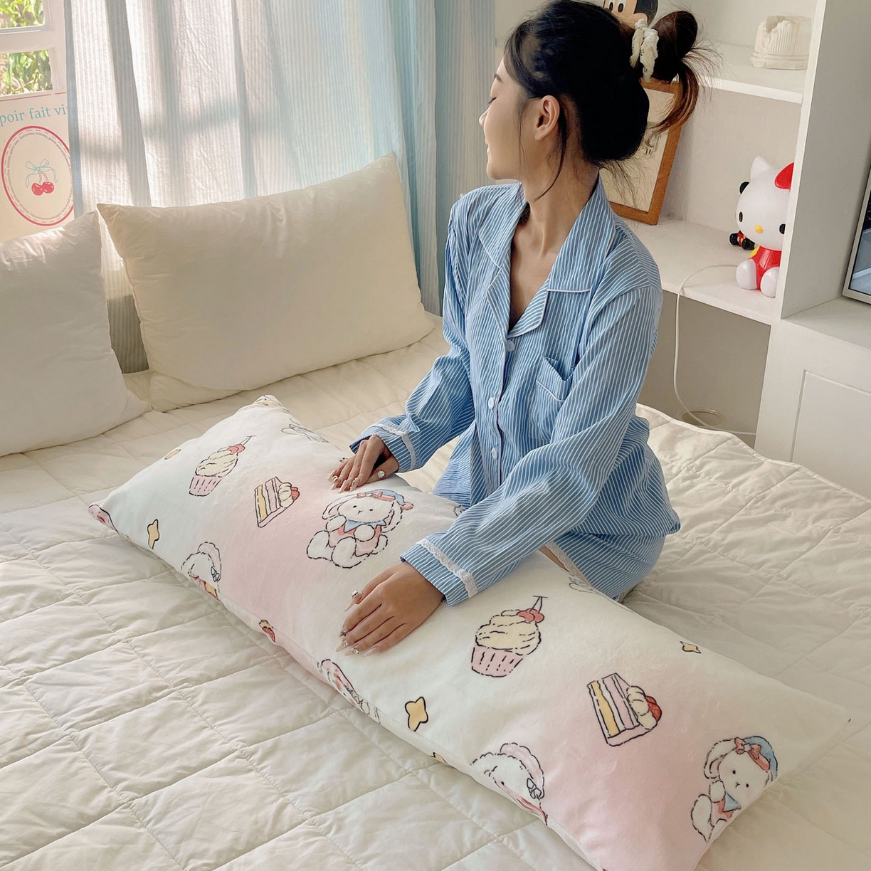 91家纺网 家纺一手货源 找家纺 六巷胡同 2025新款INS博主可爱风A类200g牛奶绒长条大抱枕 抱枕-海派甜心兔