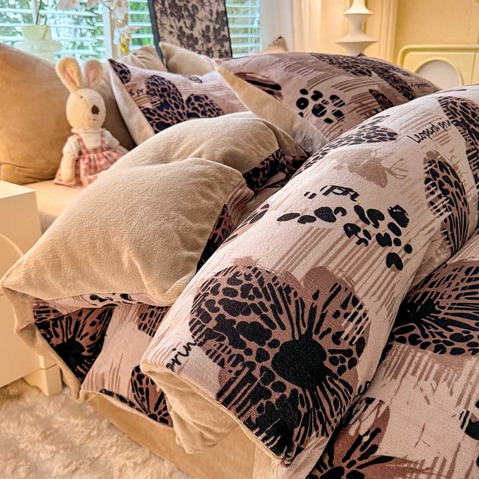 91家纺网 家纺一手货源 找家纺 九诺家纺 2025秋冬新款牛奶绒床单四件套【圆角吊边花边床单】 豹纹花语