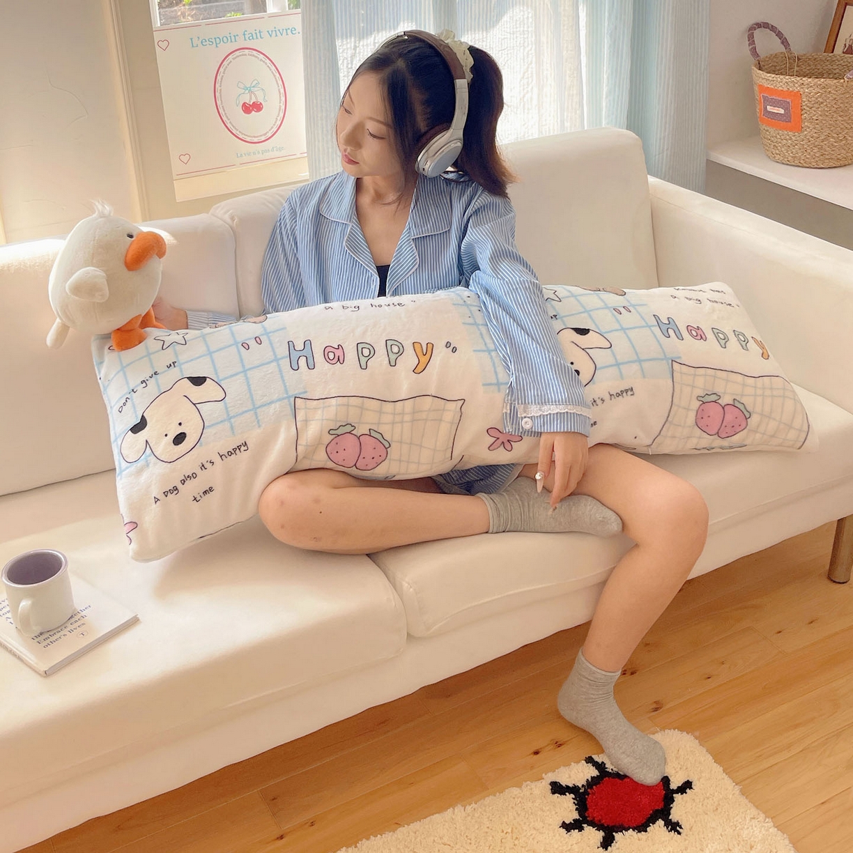 91家纺网 家纺一手货源 找家纺 六巷胡同 2025新款INS博主可爱风A类200g牛奶绒长条大抱枕 抱枕-假日露营记