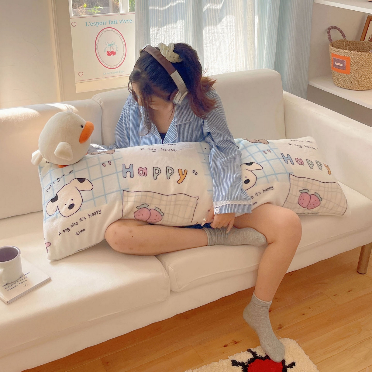 91家纺网 家纺一手货源 找家纺 六巷胡同 2025新款INS博主可爱风A类200g牛奶绒长条大抱枕 抱枕-假日露营记