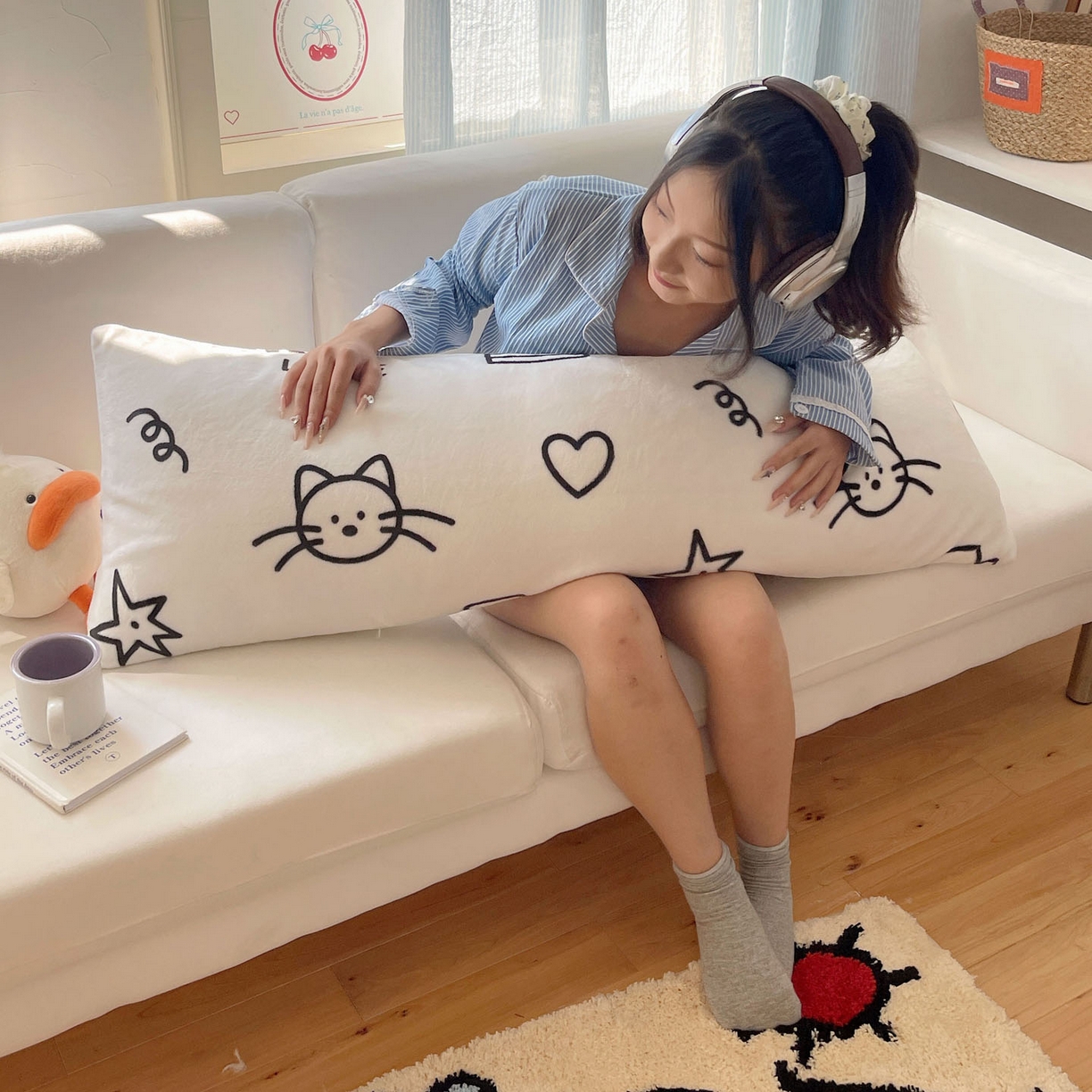 91家纺网 家纺一手货源 找家纺 六巷胡同 2025新款INS博主可爱风A类200g牛奶绒长条大抱枕 抱枕-可爱涂鸦集