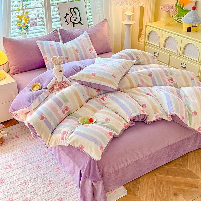 91家纺网 家纺一手货源 找家纺 九诺家纺 2025秋冬新款牛奶绒床单四件套【圆角吊边花边床单】 彩虹草莓