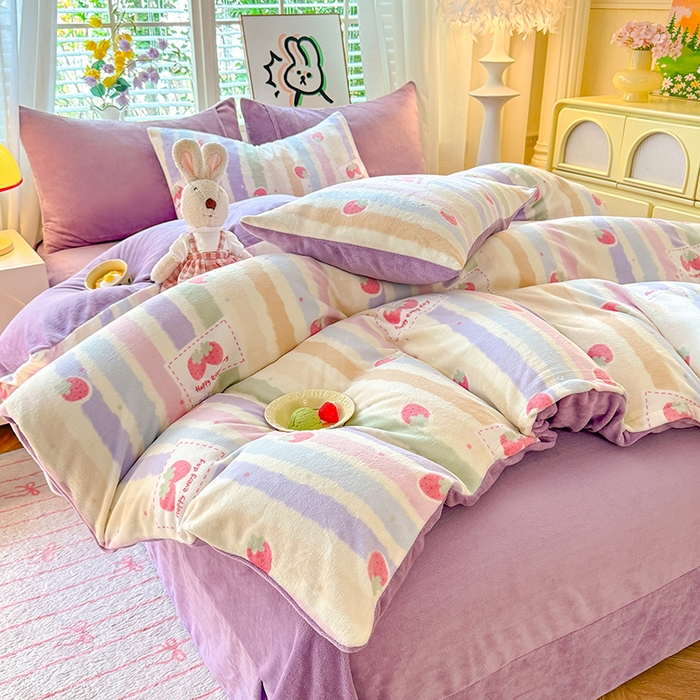 91家纺网 家纺一手货源 找家纺 九诺家纺 2025秋冬新款牛奶绒床单四件套【圆角吊边花边床单】 彩虹草莓