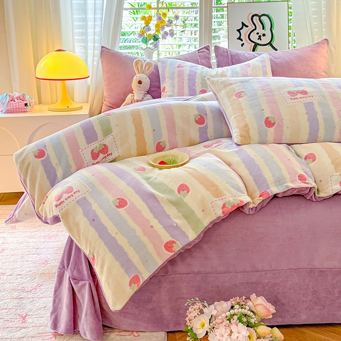 91家纺网 家纺一手货源 找家纺 九诺家纺 2025秋冬新款牛奶绒床单四件套【圆角吊边花边床单】 彩虹草莓