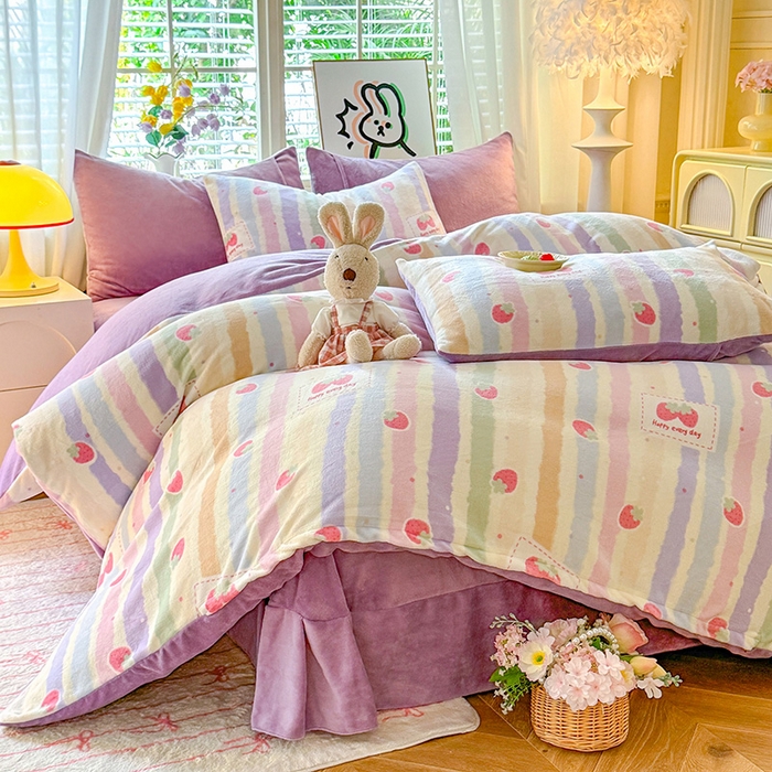 91家纺网 家纺一手货源 找家纺 九诺家纺 2025秋冬新款牛奶绒床单四件套【圆角吊边花边床单】 彩虹草莓