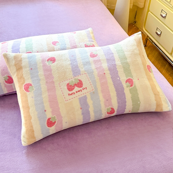 91家纺网 家纺一手货源 找家纺 九诺家纺 2025秋冬新款牛奶绒床单四件套【圆角吊边花边床单】 彩虹草莓