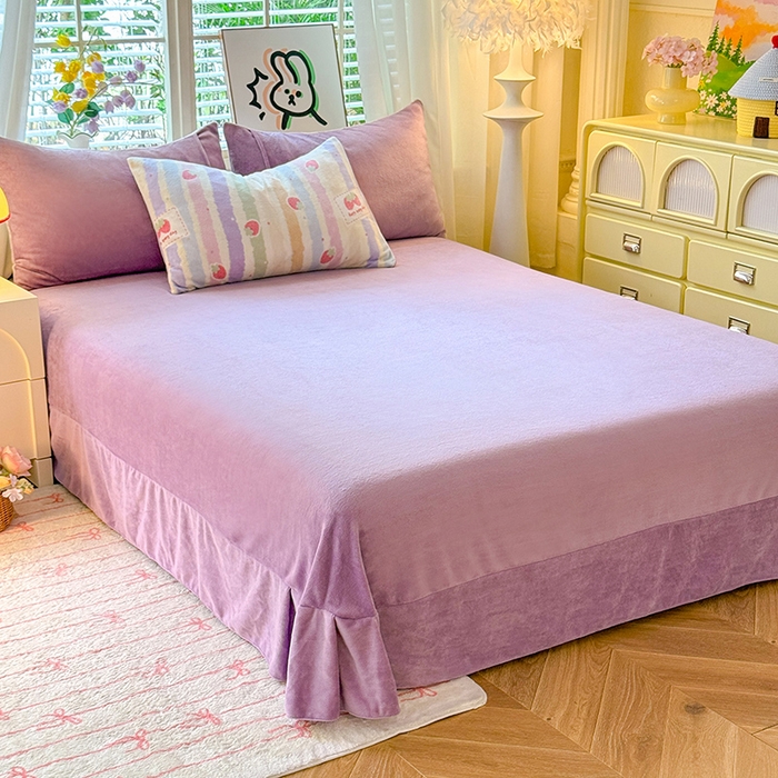 91家纺网 家纺一手货源 找家纺 九诺家纺 2025秋冬新款牛奶绒床单四件套【圆角吊边花边床单】 彩虹草莓