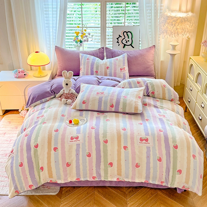 91家纺网 家纺一手货源 找家纺 九诺家纺 2025秋冬新款牛奶绒床单四件套【圆角吊边花边床单】 彩虹草莓