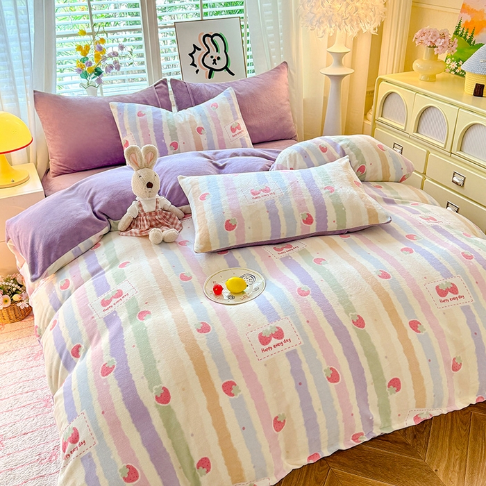 91家纺网 家纺一手货源 找家纺 九诺家纺 2025秋冬新款牛奶绒床单四件套【圆角吊边花边床单】 彩虹草莓