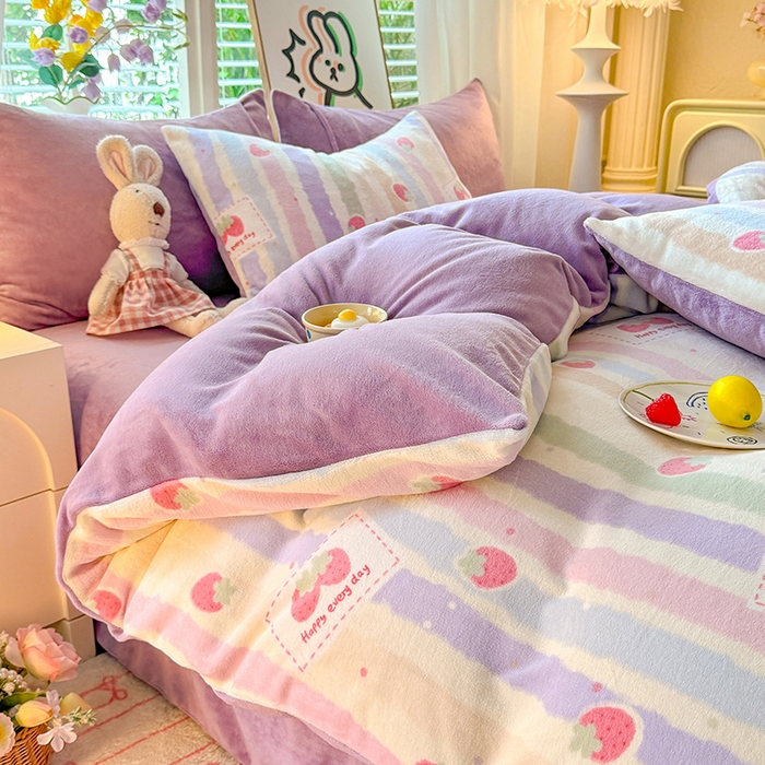 91家纺网 家纺一手货源 找家纺 九诺家纺 2025秋冬新款牛奶绒床单四件套【圆角吊边花边床单】 彩虹草莓