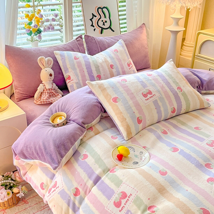 91家纺网 家纺一手货源 找家纺 九诺家纺 2025秋冬新款牛奶绒床单四件套【圆角吊边花边床单】 彩虹草莓