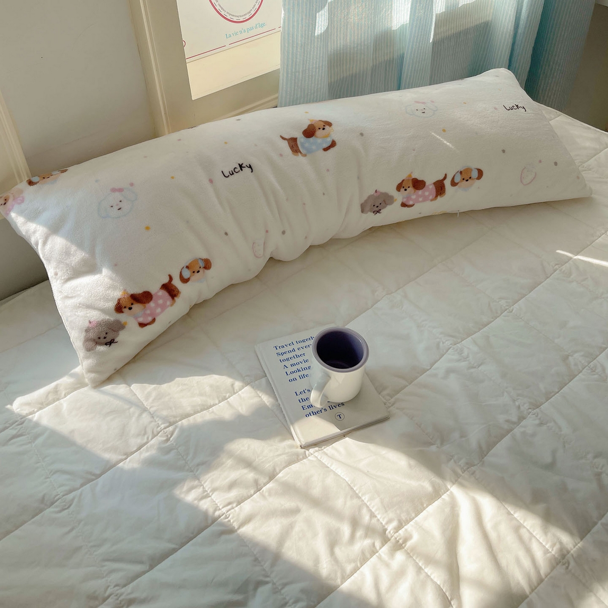 91家纺网 家纺一手货源 找家纺 六巷胡同 2025新款INS博主可爱风A类200g牛奶绒长条大抱枕 抱枕-腊肠狗联盟