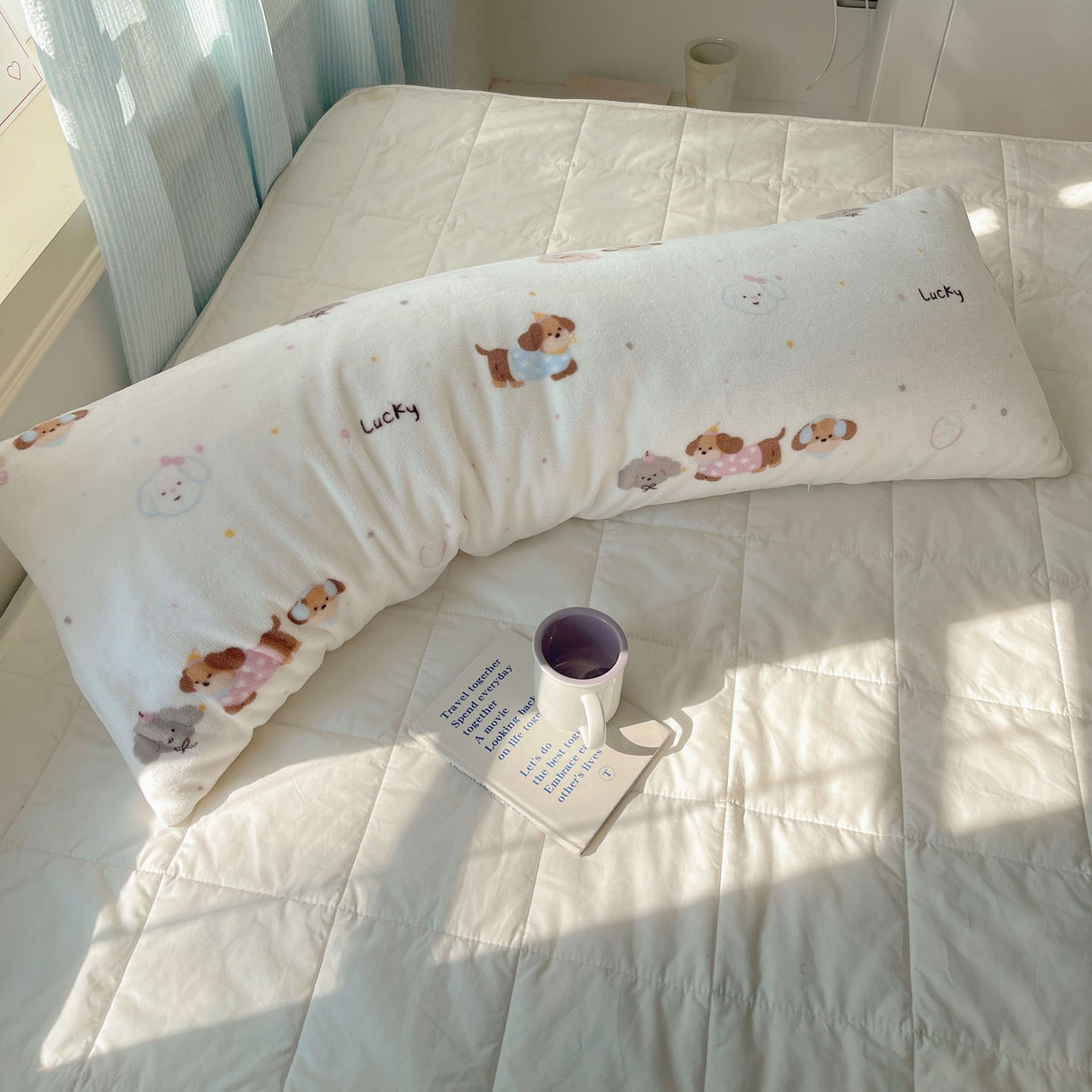 91家纺网 家纺一手货源 找家纺 六巷胡同 2025新款INS博主可爱风A类200g牛奶绒长条大抱枕 抱枕-腊肠狗联盟