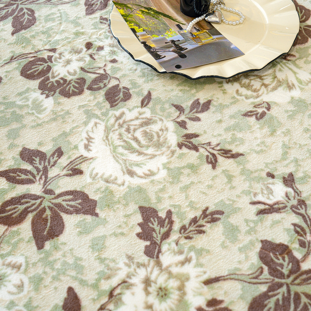 91家纺网 家纺一手货源 找家纺 鹿辉家居（原吉欧力） 2025新款牛奶绒雕花兔毛绒包边床笠 墨花如梦