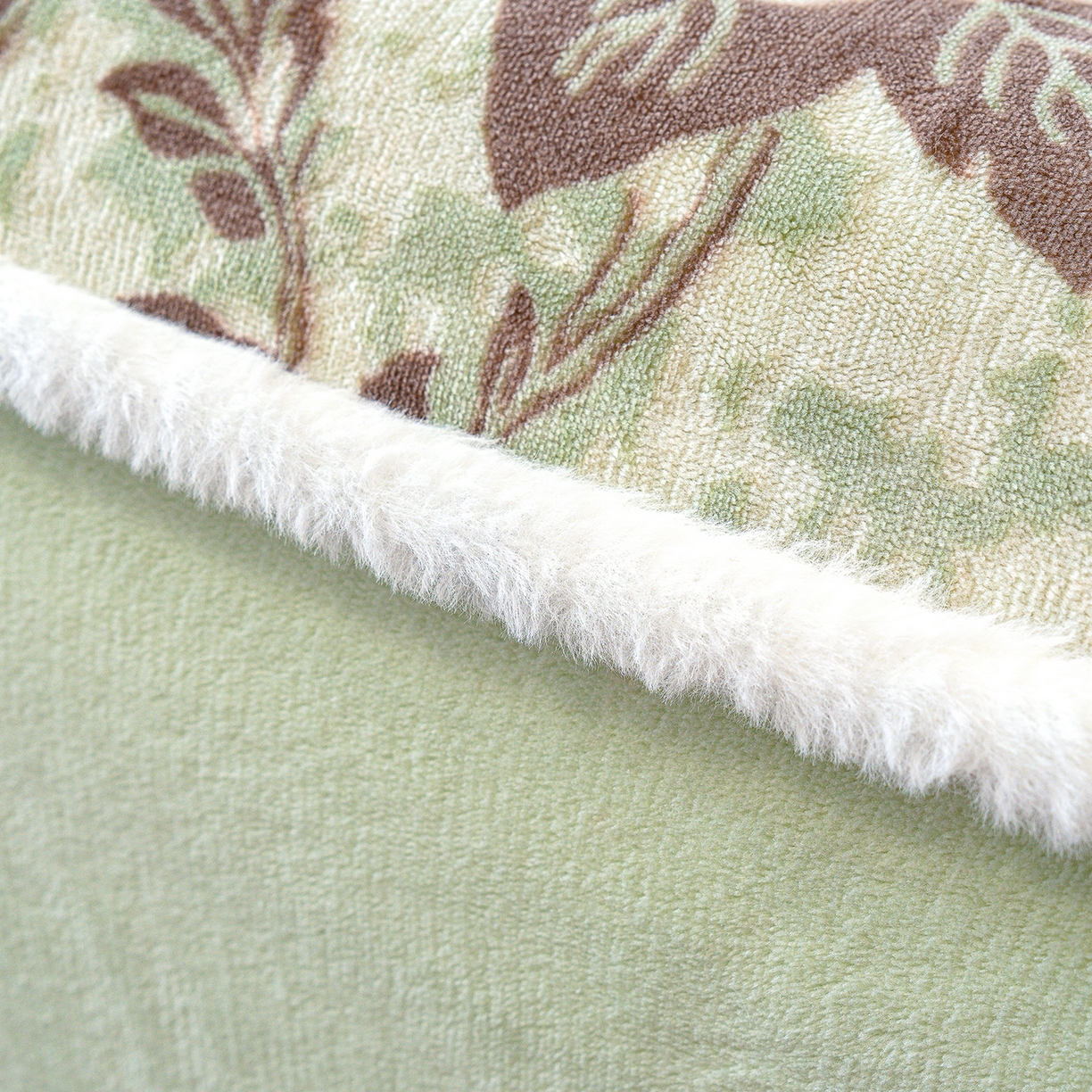 91家纺网 家纺一手货源 找家纺 鹿辉家居（原吉欧力） 2025新款牛奶绒雕花兔毛绒包边床笠 墨花如梦