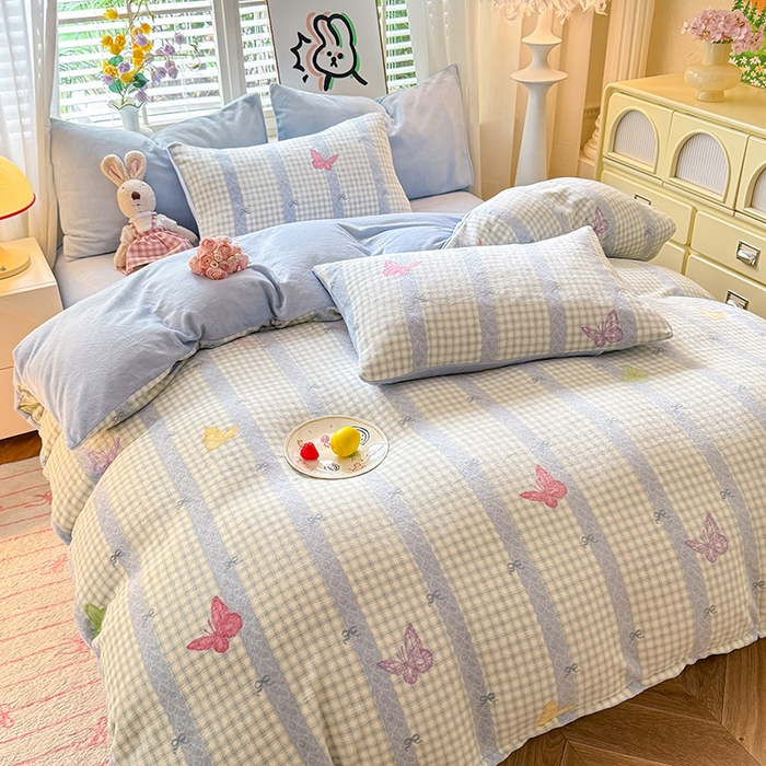 91家纺网 家纺一手货源 找家纺 九诺家纺 2025秋冬新款牛奶绒床单四件套【圆角吊边花边床单】 蝶舞格韵