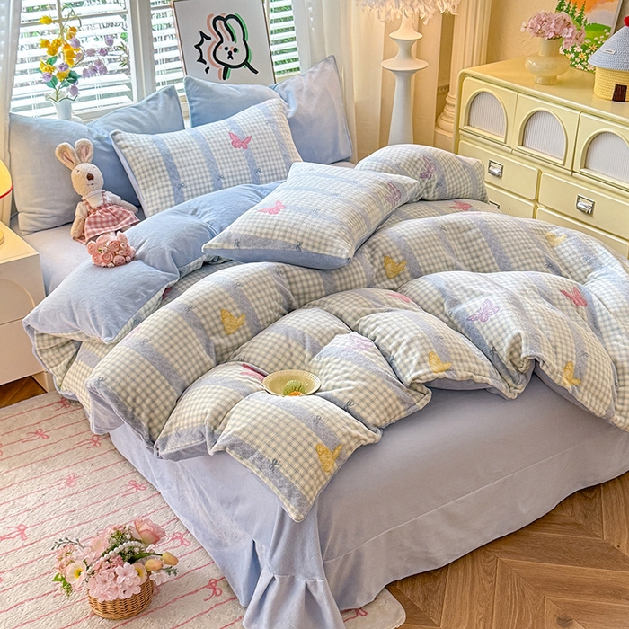 91家纺网 家纺一手货源 找家纺 九诺家纺 2025秋冬新款牛奶绒床单四件套【圆角吊边花边床单】 蝶舞格韵