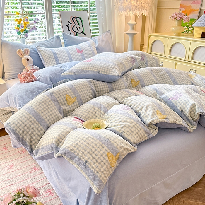 91家纺网 家纺一手货源 找家纺 九诺家纺 2025秋冬新款牛奶绒床单四件套【圆角吊边花边床单】 蝶舞格韵