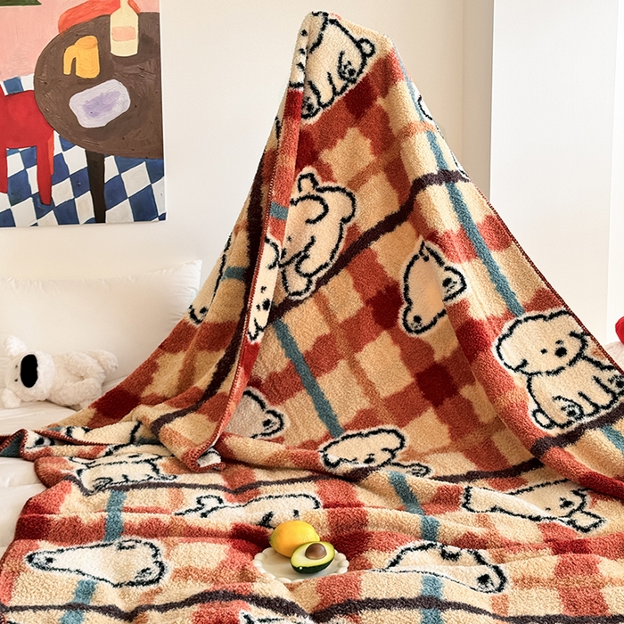 91家纺网 家纺一手货源 找家纺 舒隅家纺 2025新款A类卡通休闲半边绒三角针毛毯 线条小狗-红