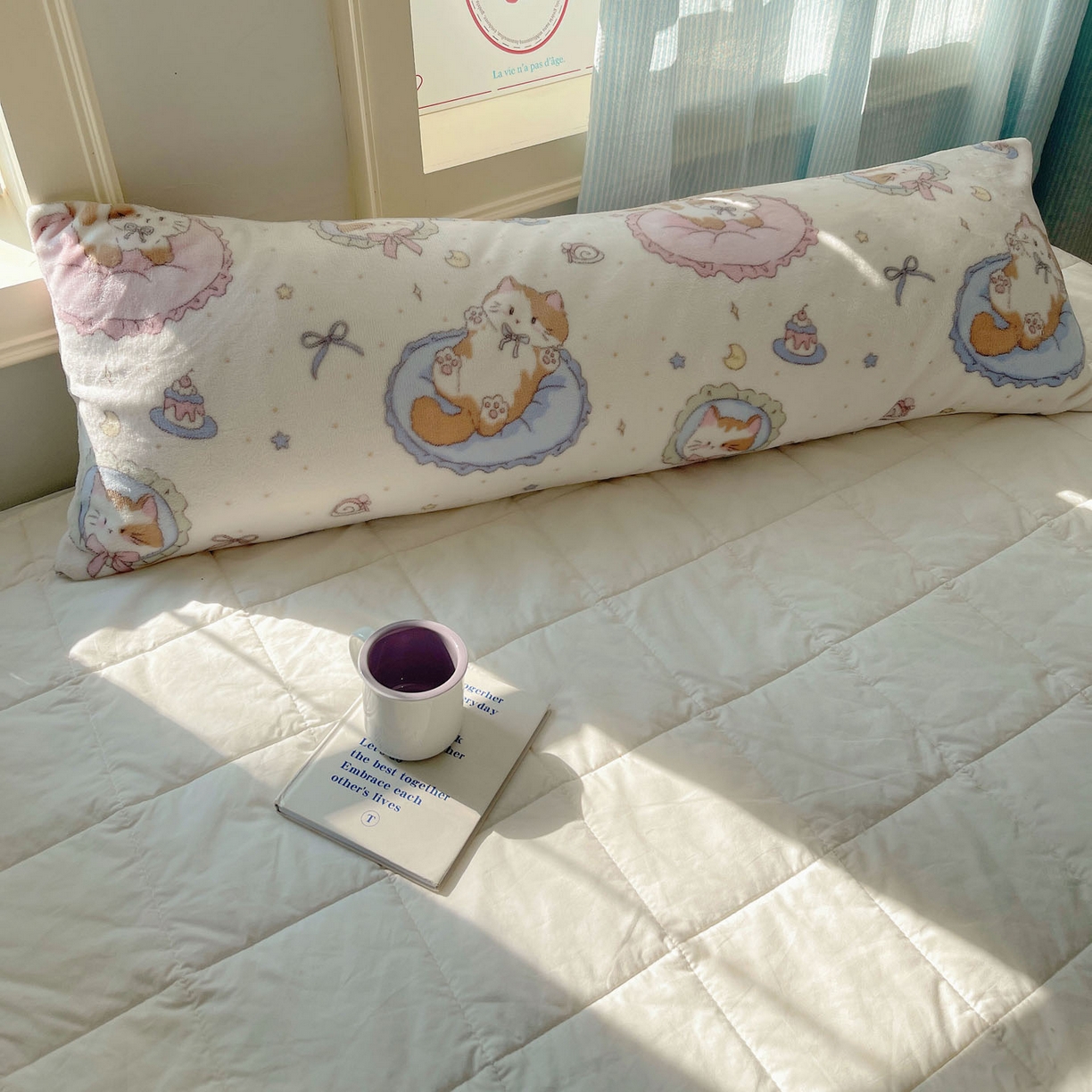 91家纺网 家纺一手货源 找家纺 六巷胡同 2025新款INS博主可爱风A类200g牛奶绒长条大抱枕 抱枕-萝莉猫咪崽