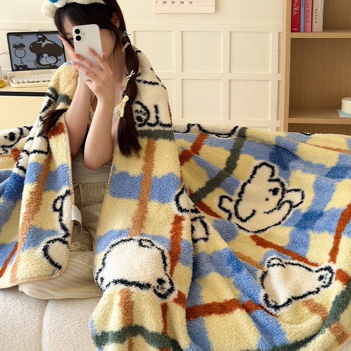 91家纺网 家纺一手货源 找家纺 舒隅家纺 2025新款A类卡通休闲半边绒三角针毛毯 线条小狗-蓝