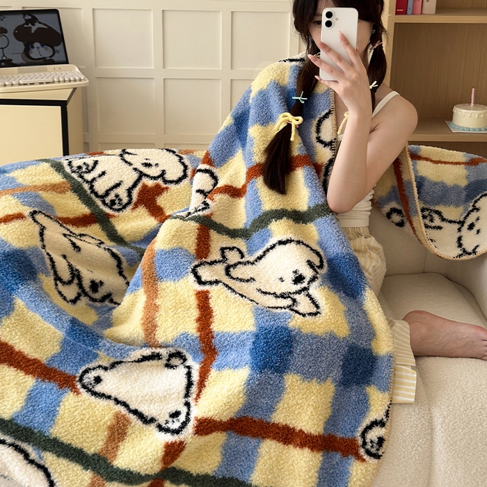 91家纺网 家纺一手货源 找家纺 舒隅家纺 2025新款A类卡通休闲半边绒三角针毛毯 线条小狗-蓝