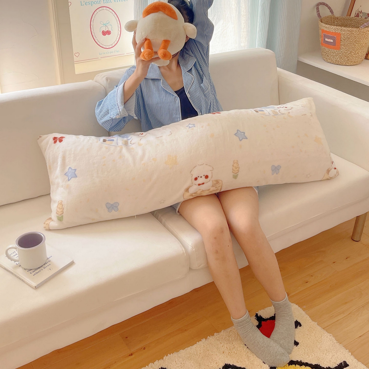 91家纺网 家纺一手货源 找家纺 六巷胡同 2025新款INS博主可爱风A类200g牛奶绒长条大抱枕 抱枕-奶萌修狗集