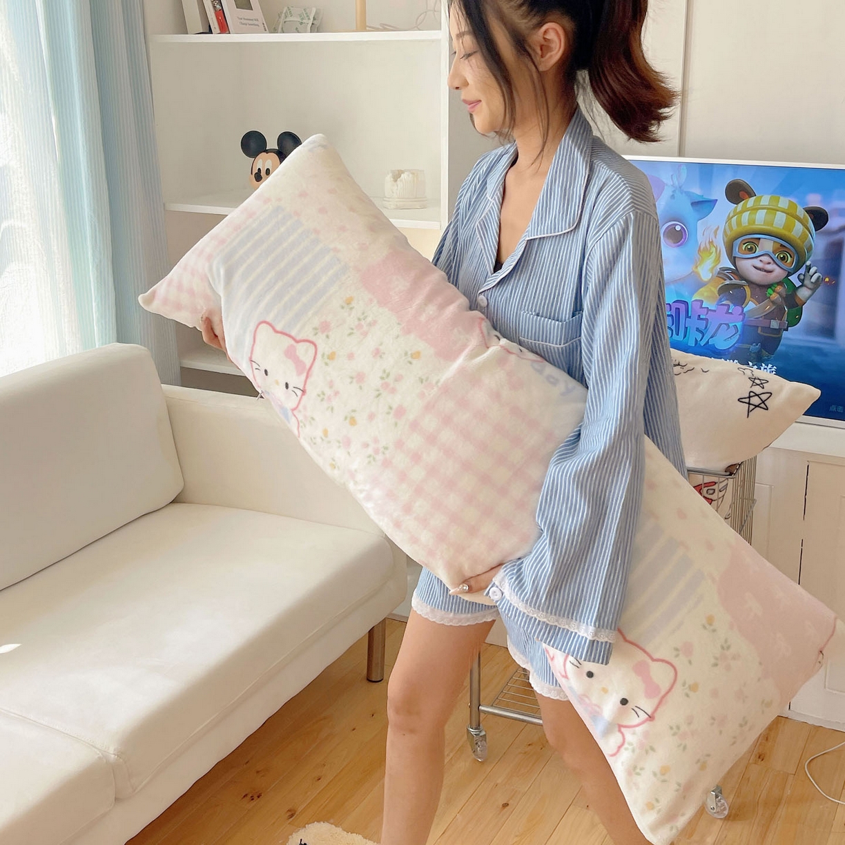 91家纺网 家纺一手货源 找家纺 六巷胡同 2025新款INS博主可爱风A类200g牛奶绒长条大抱枕 抱枕-软萌碎花猫