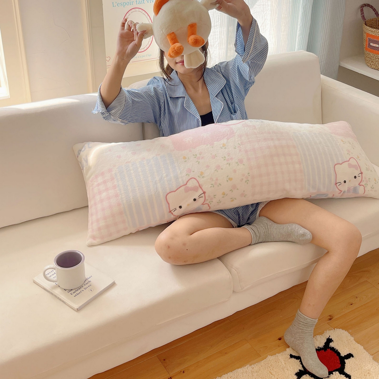 91家纺网 家纺一手货源 找家纺 六巷胡同 2025新款INS博主可爱风A类200g牛奶绒长条大抱枕 抱枕-软萌碎花猫