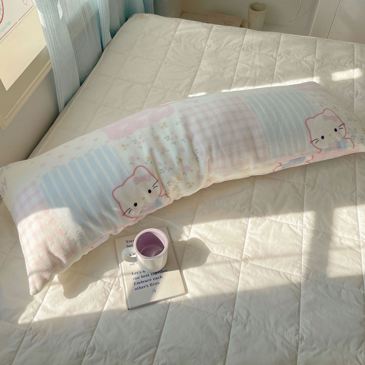 91家纺网 家纺一手货源 找家纺 六巷胡同 2025新款INS博主可爱风A类200g牛奶绒长条大抱枕 抱枕-软萌碎花猫