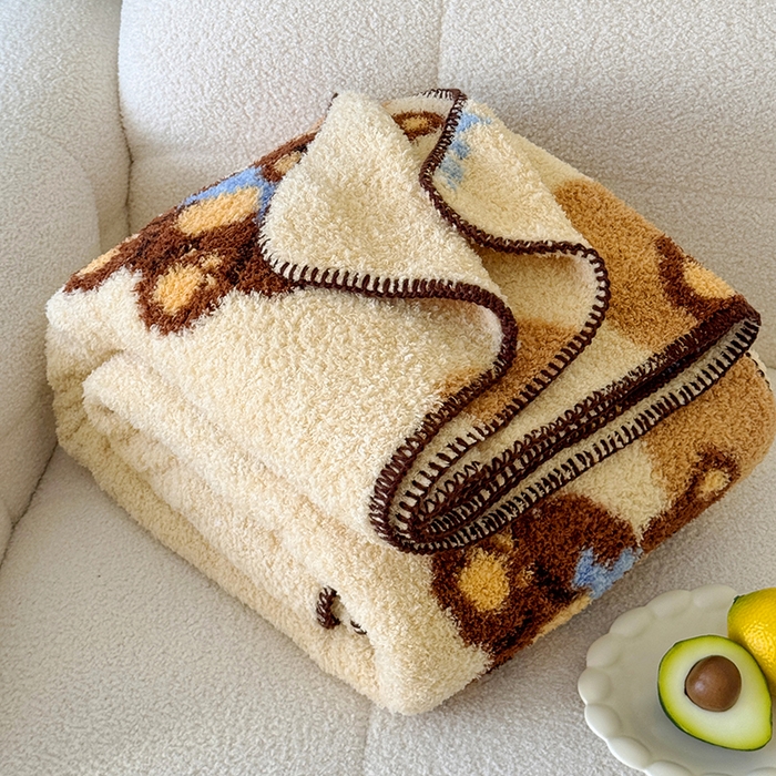 91家纺网 家纺一手货源 找家纺 舒隅家纺 2025新款A类卡通休闲半边绒三角针毛毯 小熊软糖