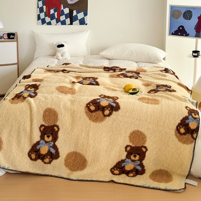 91家纺网 家纺一手货源 找家纺 舒隅家纺 2025新款A类卡通休闲半边绒三角针毛毯 小熊软糖