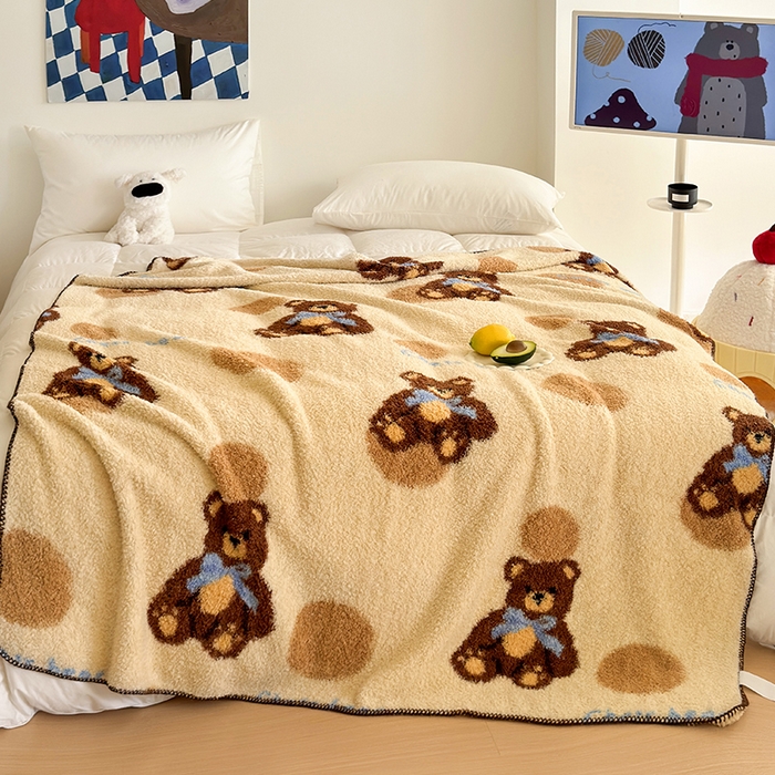 91家纺网 家纺一手货源 找家纺 舒隅家纺 2025新款A类卡通休闲半边绒三角针毛毯 小熊软糖