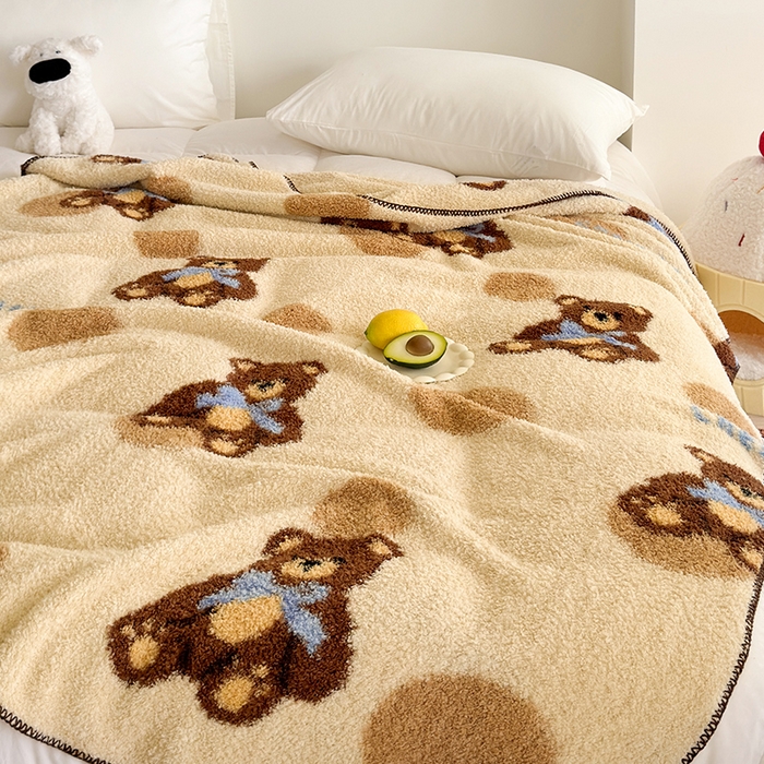 91家纺网 家纺一手货源 找家纺 舒隅家纺 2025新款A类卡通休闲半边绒三角针毛毯 小熊软糖