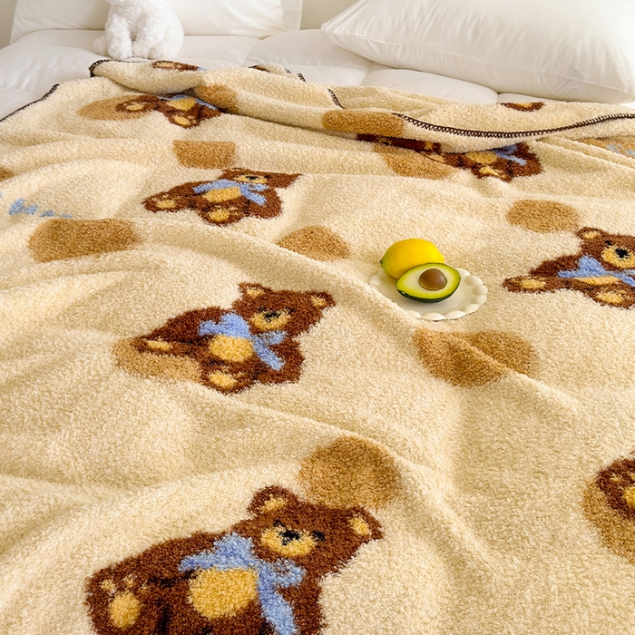 91家纺网 家纺一手货源 找家纺 舒隅家纺 2025新款A类卡通休闲半边绒三角针毛毯 小熊软糖