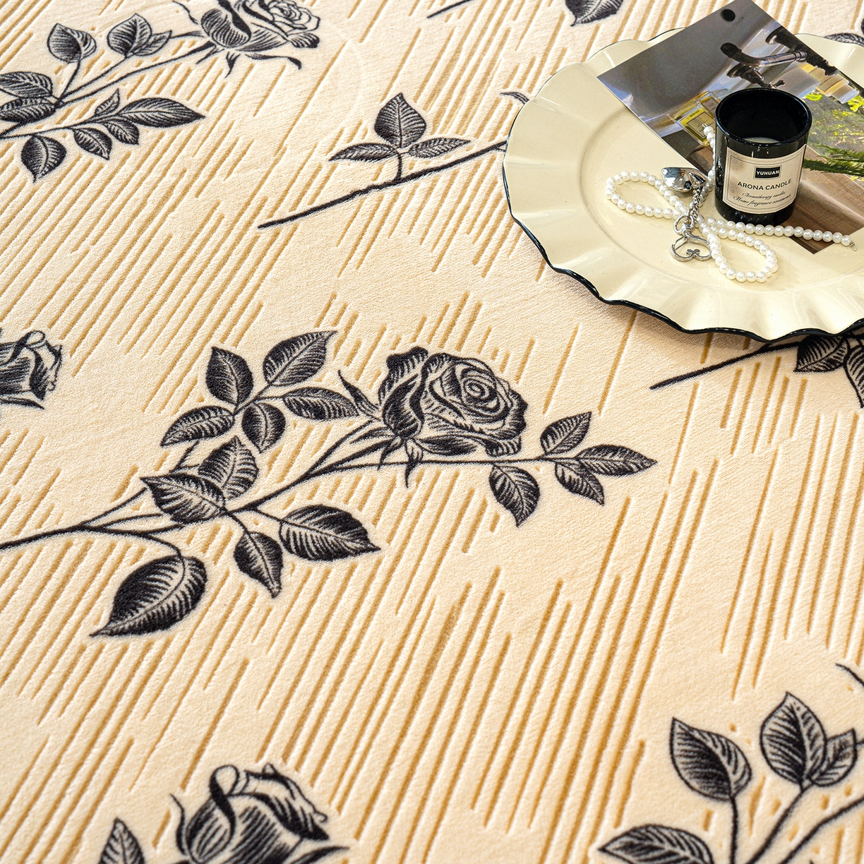 91家纺网 家纺一手货源 找家纺 鹿辉家居（原吉欧力） 2025新款牛奶绒雕花兔毛绒包边床笠 水墨玫瑰